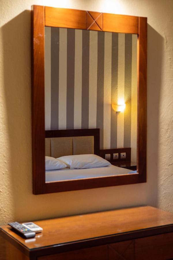 Hotel Zeus アフィトス エクステリア 写真