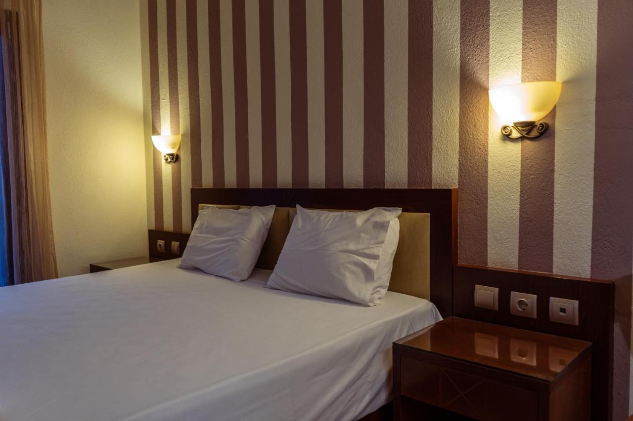 Hotel Zeus アフィトス エクステリア 写真