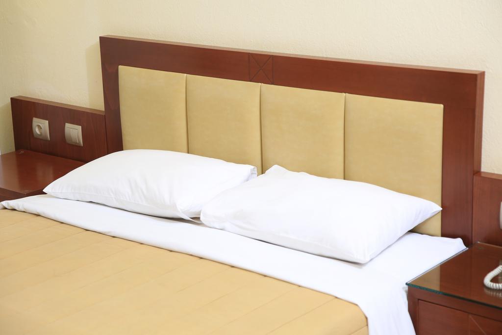 Hotel Zeus アフィトス エクステリア 写真